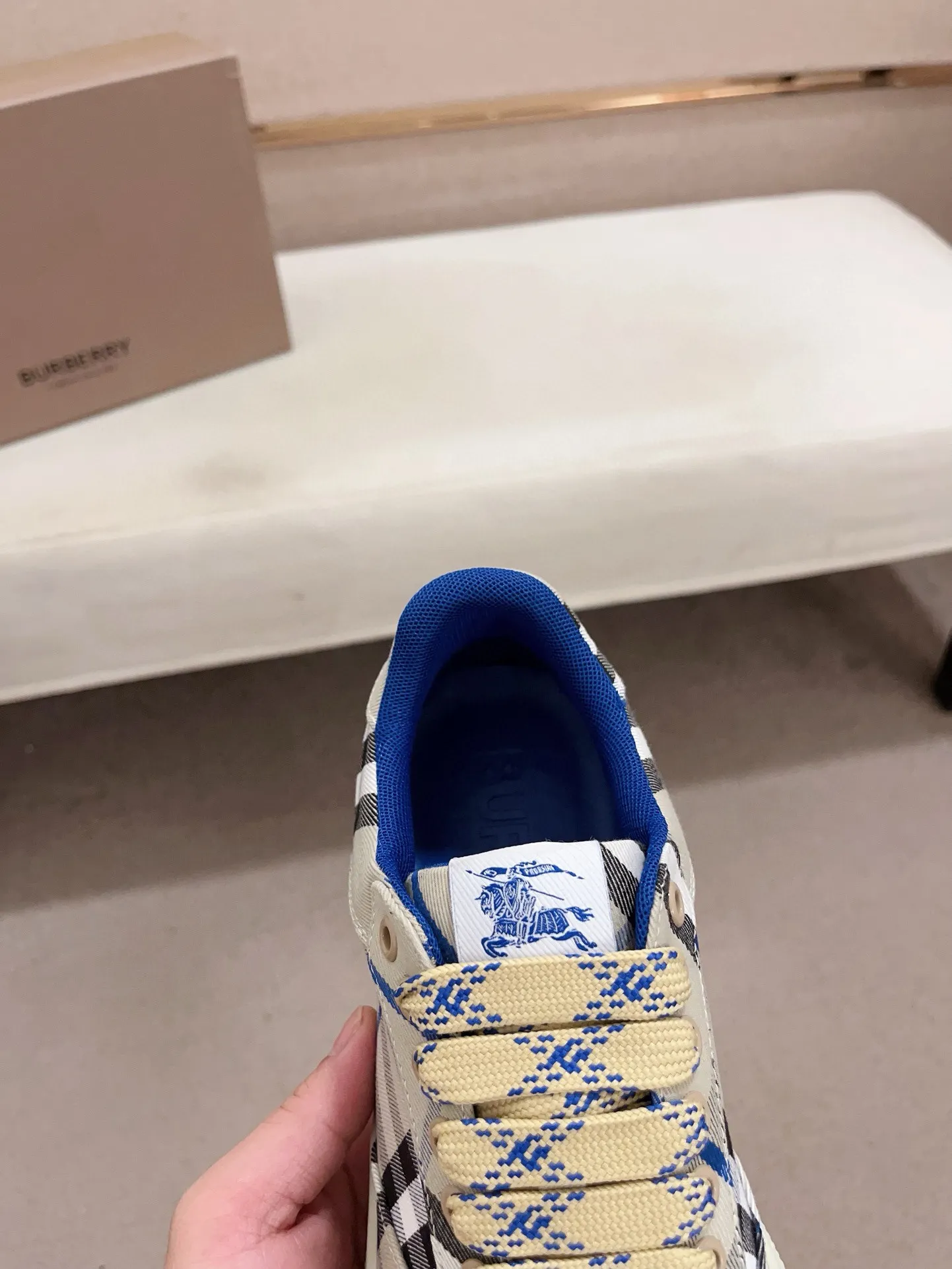 Men's shoes 💰: 560💰🇮🇹🇮🇹The counters are synchronized with Burberry's top purchasing agents🔍🔍Synchronized sales. Positive code number: 38-44. Italian imported cowhide, fully imported sheepskin lining, sole: original sole provided by the original factory, exclusive movable molded sole, super comfortable, original factory follow-up order, 🔍🔍high quality, you can enter and leave the counter at will, welcome to compare (45 yuan for customization, no return or exchange)